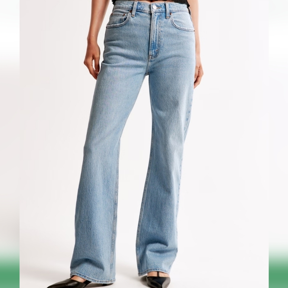 Abercrombie & Fitch Light Wash Cropped Jeans